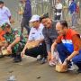 Empat Kali Peringati Hari Konservasi Alam Nasional, Pertamina Lepas Liar Total 813 Ekor Penyu di Pantai Sodong Cilacap