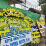 Penampakan Karangan Bunga Ucapan Duka di Lokasi Kecelakaan Maut Bekasi