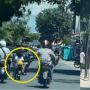 Ngeri! Tiga Bocah Naik Sepeda Motor Listrik di Jalan, Bahayakan Pengendara Lainnya