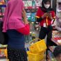 Lagi! Emak-emak Tertangkap Mengutil di Alfamart, Publik Diingatkan Lagi dengan Kasus Viral Si Pencuri Cokelat