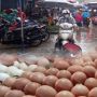 Harga Telur di Pasar Raya Padang Naik Sejak 10 Hari Terakhir, Omzet Pedagang Turun