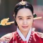 Kim Hye Soo akan Membintangi Drama Baru tvN, The Queen's Umbrella