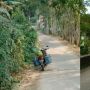Kocak! Penjual Bingung Galonnya Hilang saat Sepeda Motor Melaju Tinggi, Ternyata Nyangkut di Sini