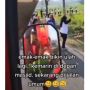 Asyik Senam di Tengah Jalan, Emak-Emak Ras Terkuat Bikin Sopir Truk Harus Ngalah