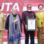 Sukses Laksanakan Pembagian 10 Juta Bendera Merah Putih se-Indonesia, Kemendagri Terima Rekor Dunia MURI