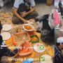 Bak Piknik, Satu Keluarga Gelar Tikar di Bandara sampai Hidangkan Makanan Lauk Pauk dan Sepanci Nasi