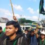 Setelah Massa Buruh, Massa Mahasiswa HMI Merapat Geruduk DPR Tolak Harga BBM Naik
