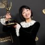 Selamat! Lee Yoo Mi Jadi Aktris Korea Pertama yang Menangkan Emmy Awards