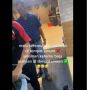 Tak Saling Kenal, Sikap Dua Pria Pakai Baju Sama di Tempat Umum Jadi Sorotan
