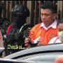 Warganet Sorot Ferdy Sambo Copot Masker Pemberian Putri Candrawathi Saat Rekonstruksi: Kok Langsung Dibuang?