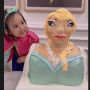 Bukan Prank! Fitrop Beli Kue Elsa Penyok, Ekpresi Putrinya Bikin Ngakak
