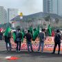 Massa Mahasiswa Demo Tolak Harga BBM Naik di Silang Monas, Bawa Spanduk Prabowo lalu Dibakar