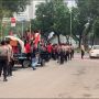 Usai Bakar Spanduk Prabowo hingga Tiduran saat Demo Tolak BBM Naik, Massa Mahasiswa di Patung Kuda Bubar Jalan