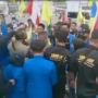 Demonstran Terobos Gerbang DPRD Batam hingga Roboh, Sampaikan Orasi Tolak Kenaikan BBM