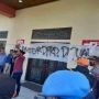 Mahasiswa Sumenep "Jual" Gedung DPRD, Kesal Dewan Tak Serius Bela Rakyat Saat Pemerintah Naikkan BBM