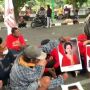 Massa Bakar Foto Puan Maharani saat Demo di DPRD Sumut