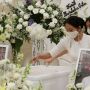 Berkomunikasi Lewat Batin, Dee Lestari Batal Titipkan Abu Jenazah Reza Gunawan di Vihara