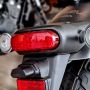 Hindari Benturan: Tips Agar Motor Tidak Tabrak Belakang Mobil