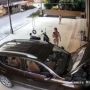 Ngeri! Lagi Sedang Diperbaiki, Mobil Mendadak Jalan Sendiri Lindas Pemiliknya