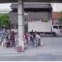 Aksi Nekad Pria di SPBU Viral, Bakar Jok Motor Orang hingga Tendang Polisi