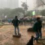 Sempat Bertahan Dibawah Guyuran Hujan, Mahasiswa Demo Tolak Kenaikan BBM Bubar Jalan dari Patung Kuda