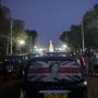 Dalam Hening, Taksi Ikonik London Antre Ungkapkan Bela Sungkawa atas Mangkatnya Ratu Elizabeth II