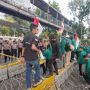 Aksi Massa Mahasiswa dan Anak STM Memanas Injak-injak Kawat Berduri di Patung Kuda