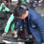 Gelar Aksi Unjuk Rasa Tolak Kenaikan Harga BBM, Mahasiswa Trisakti Lakukan Bagi-bagi Pertalite ke Pengendara Motor