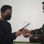 Warga Halmahera Utara Serahkan Senjata Rakitan Laras Panjang dan Amunisi