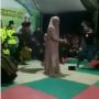 Viral Aksi Wanita Lumpuhkan Belasan Pria Tanpa Menyentuh, Warganet: Komedi Apaan Ini