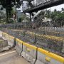 Sempat Dirobohkan Pendemo, Kawat Berduri Dan Barier Beton Di Jalan Merdeka Barat Kembali Berdiri