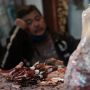 Dengar Cerita Pilu Uang Puluhan Juta Milik Samin Dimakan Rayap, Gibran: Tenang Wae
