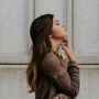 6 Zodiak yang Punya Daya Tarik Alami, Bikin Semua Mata Tertuju Padanya