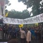 Gegara Anies Cs Tak Temui Demonstran, Massa PMII Gedor Pagar Ingin Paksa Masuk Balai Kota