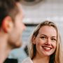 5 Tanda Perempuan yang Diam-diam Menyukaimu, Dia Termasuk?