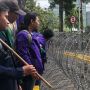 Ratusan Mahasiswa Demonstran Tolak BBM Naik, Datang Langsung Coba Terobos Barikade Kawat Berduri