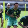 Badan Lemas dan Lesu, Ezra Walian Terancam Absen di Laga Persib vs PSS Sleman