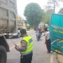 Bus Asli Prima Terperosok Saat Nyalip di Jalan Raya Serang-Pandeglang, Dua Orang Luka-luka