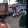 Heboh Pemuda Palang Motornya hingga Jalanan Macet, Orang-orang Gak Ada yang Berani Negur