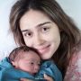 9 Wajah Artis yang Lahiran di Tahun 2022, Tetap Glowing dan Cantik