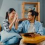 5 Tips Bikin Pasangan Jadi Bestie, Ajak Bercanda dan Tertawa Bersama!