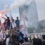 Tunggu Perwakilan yang Sedang Bertemu Anggota Dewan, Massa Pengemudi Taksi Online Joget di Depan Gedung DPR