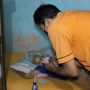 Cerita Haru Petugas PT Pos Antarkan BLT BBM Langsung ke Rumah Waga Lansia dan Disabilitas di Solo
