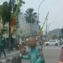 Video Oknum Driver Ojol Emosi ke Pengendara Mobil Bikin Anak Kecil Nangis Kejer: Nanti Suspend Bawa Pasukan