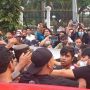 Rusuh, Kepergok Memfoto Plat Nomor Kendaraan Demonstran, Satu OTK Hampir Jadi Bulan-Bulanan Massa