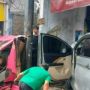 Gerobak Hancur, Pedagang Cakue Tewas Usai Diseruduk Mobil
