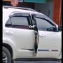 Parah! Pengemudi Fortuner Onani di Pinggir Jalan, Warganet: Mobil Bagus Gak Bisa Open BO