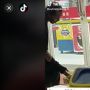 Video ODGJ Beri Sedekah pada Pengemis Banjir Pujian, Warganet: Salut Sama Bapak