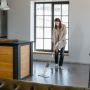 5 Kesulitan yang Dirasakan Ibu Rumah Tangga saat Sendirian Dirumah