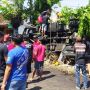 Truk Muat BBM Solar Terguling, Tabrak Ojol dan Warung, 4 Orang Meninggal
